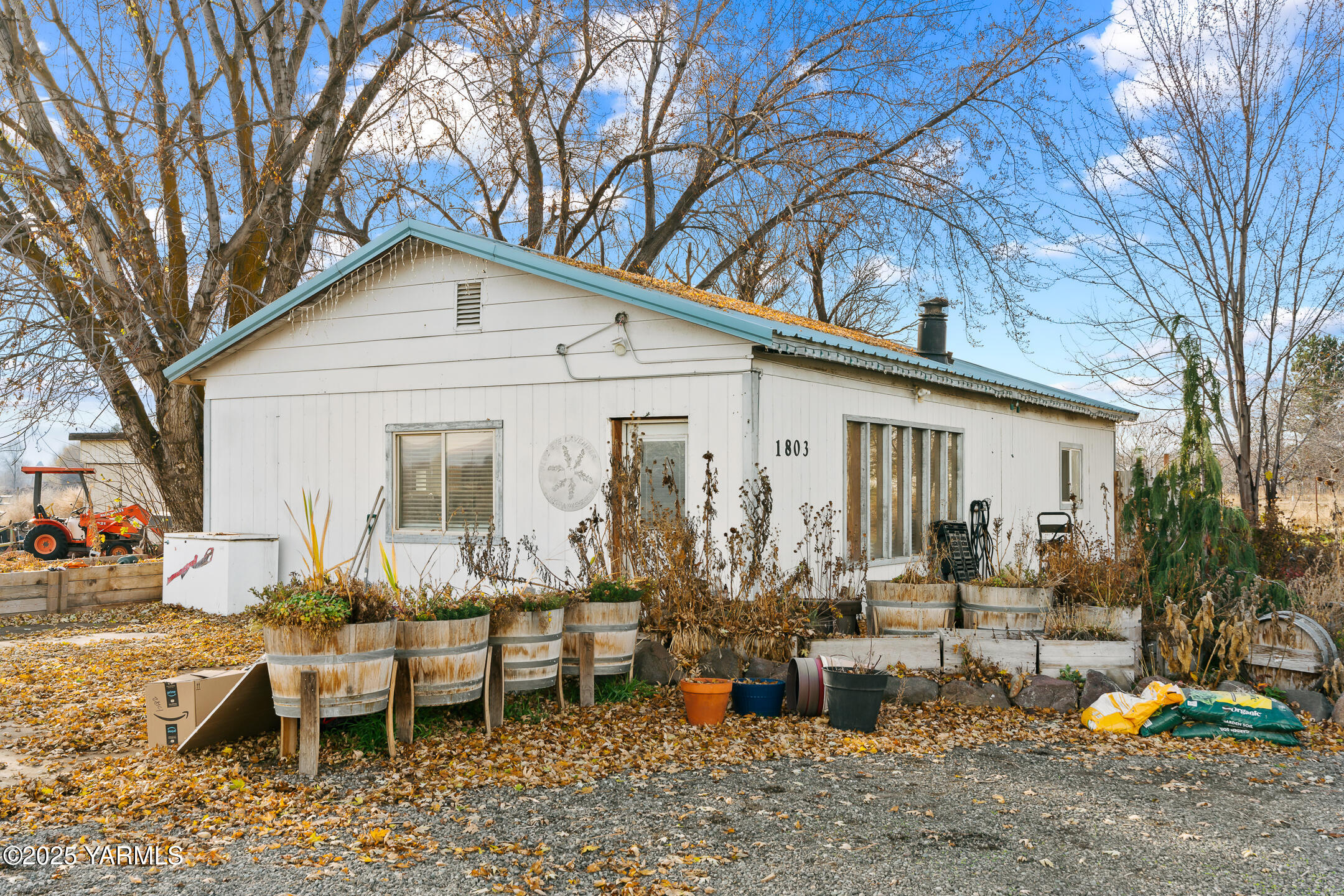 1803 Riverside Road Yakima, WA 98901 - Photo 49 of 53 a view of a house with backyard and sitting area