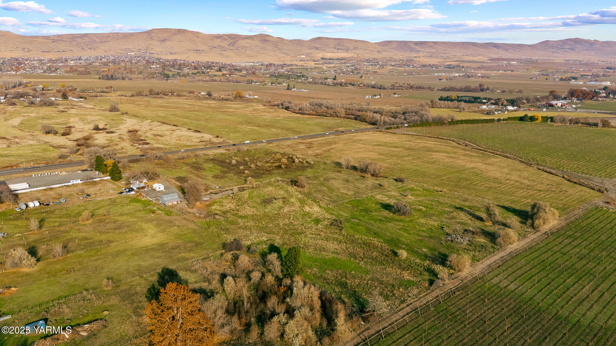 1803 Riverside Road Yakima, WA 98901 - Photo 8 of 53 a view of an ocean and a mountain