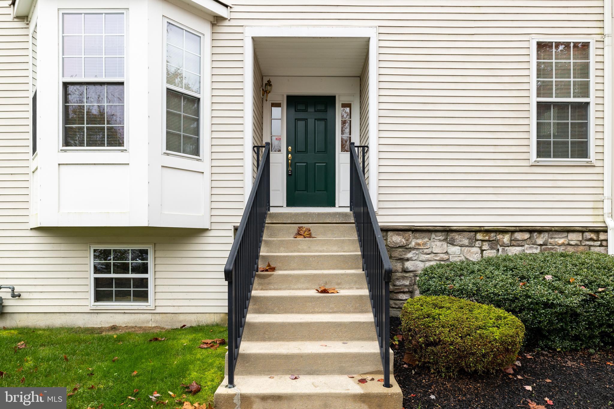 228 Hawthorne Way Delran, NJ 08075 - Photo 3 of 36 Gallery Image 3