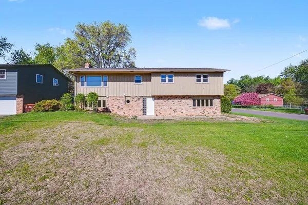 $479,900 | 2000 Westview Drive, Hastings, MN 55033