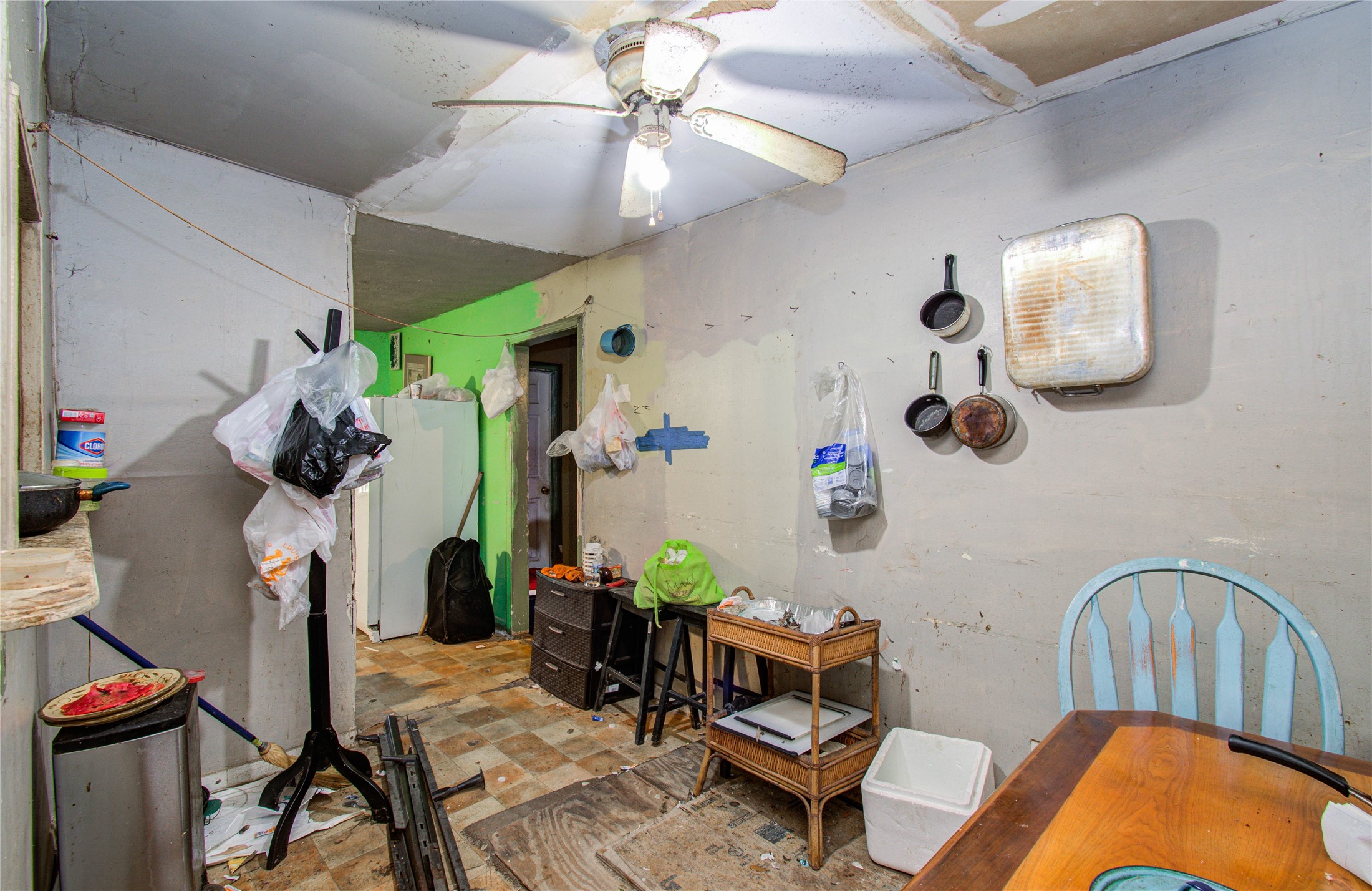 10038 Bamboo Road Houston, TX 77041 - Photo 11 of 36 a living room with patio furniture