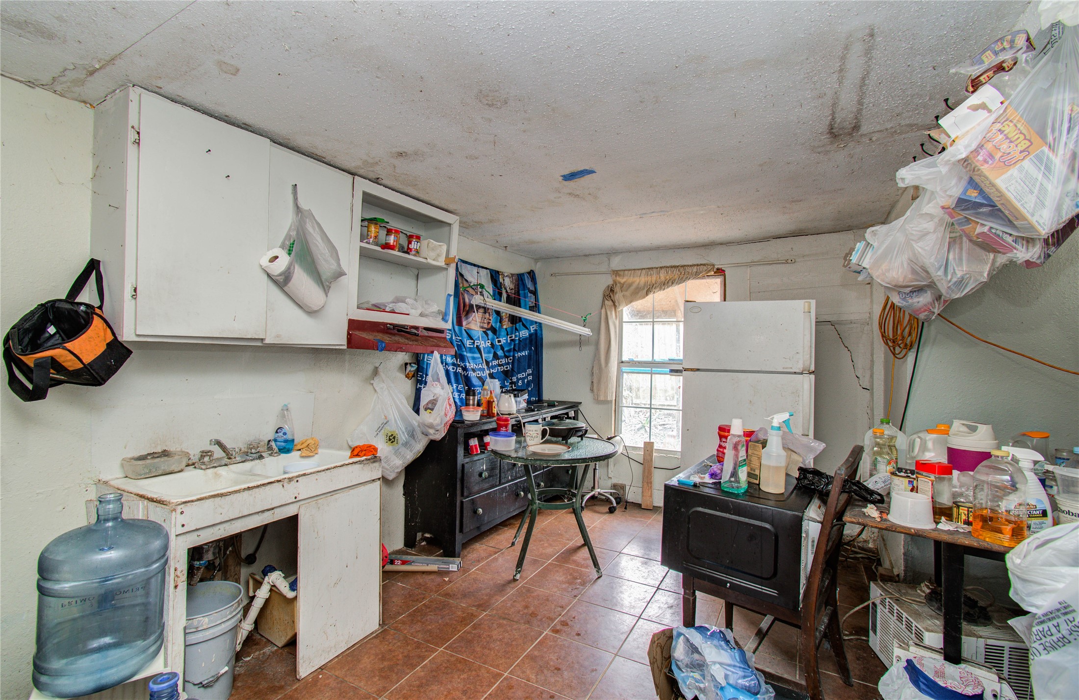 10038 Bamboo Road Houston, TX 77041 - Photo 25 of 36 a room with furniture a rug toys and a window