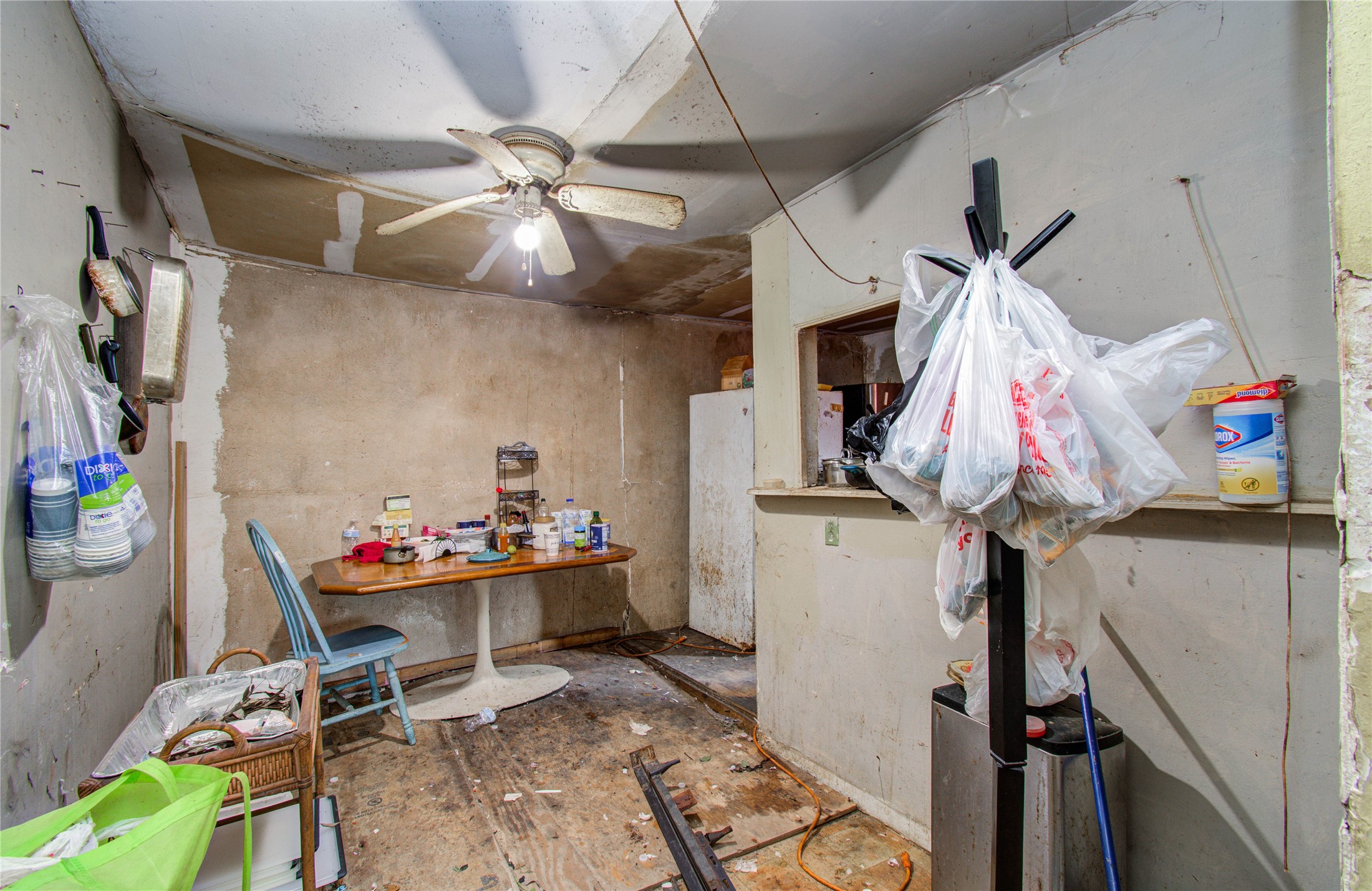 10038 Bamboo Road Houston, TX 77041 - Photo 10 of 36 a room with musical instruments
