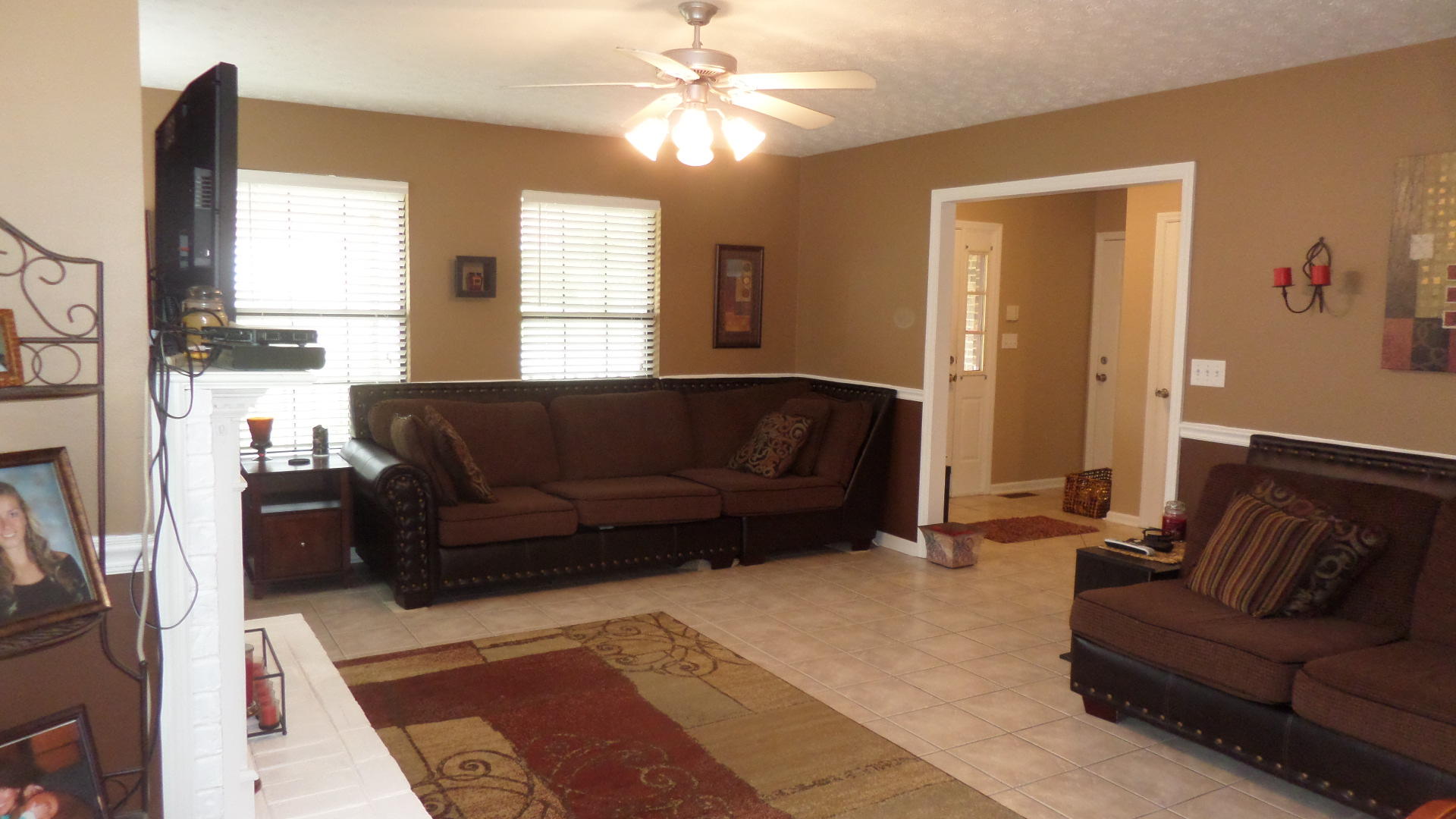 110 Capital Circle Oak Ridge, TN 37830 - Photo 3 of 25 Living Room