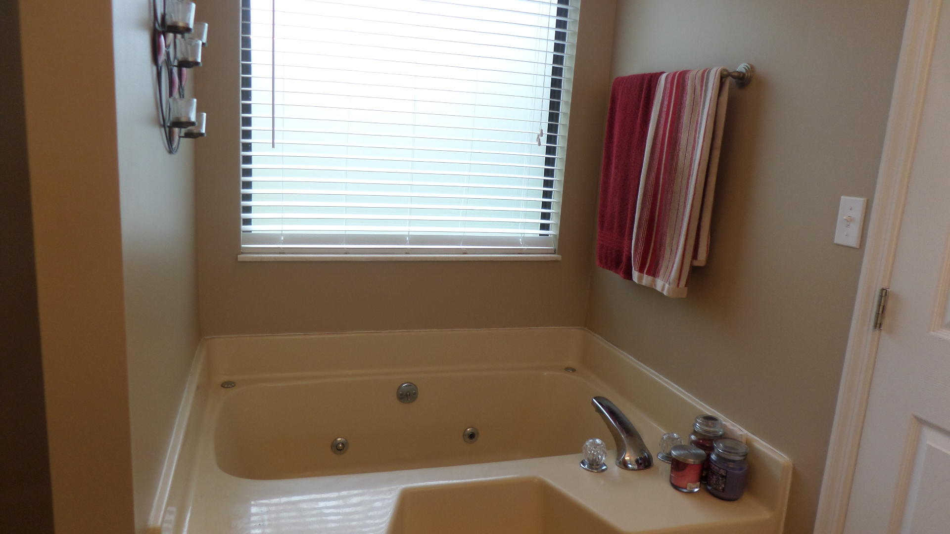 110 Capital Circle Oak Ridge, TN 37830 - Photo 9 of 25 Master Tub