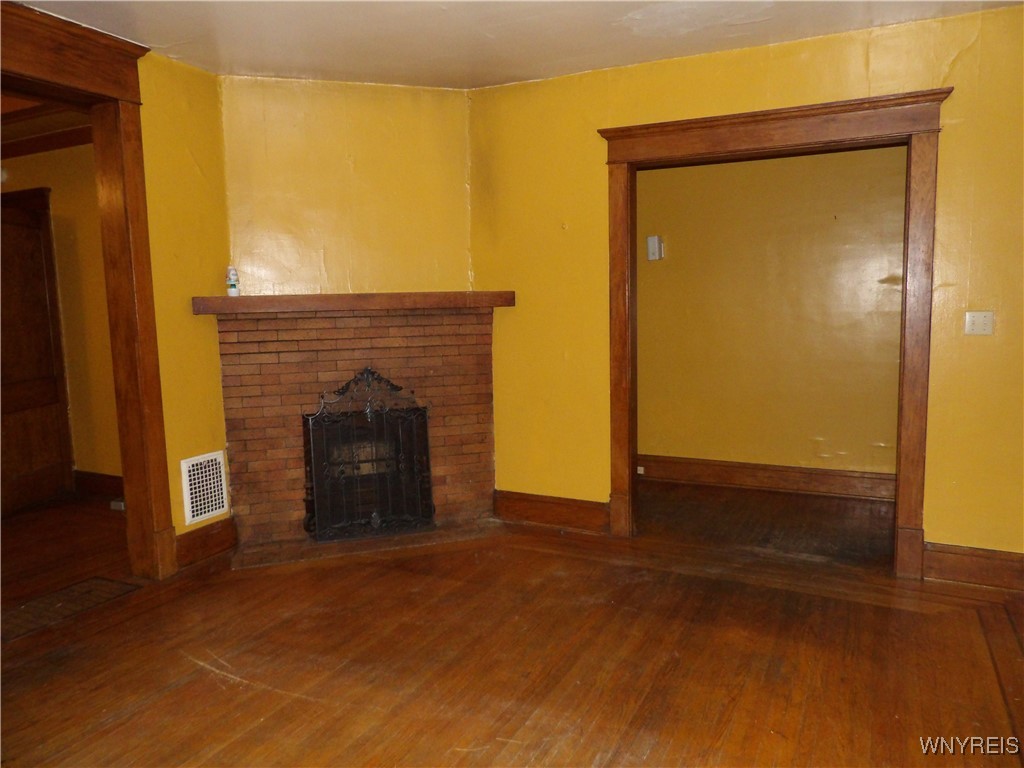 118 Butler Avenue Buffalo, NY 14208 - Photo 3 of 19 1st floor living room