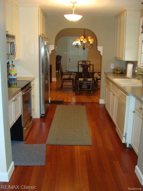 916 Roselawn Drive Rochester, MI 48307 - Photo 8 of 16 916 Roselawn 024