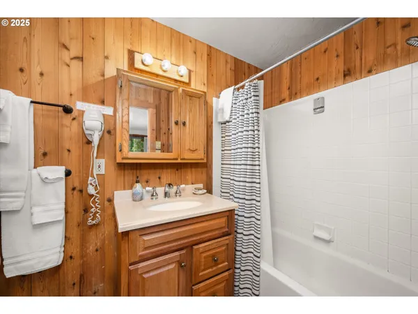 $449,000 | 54444 McKenzie River Drive, Blue River, OR 97413