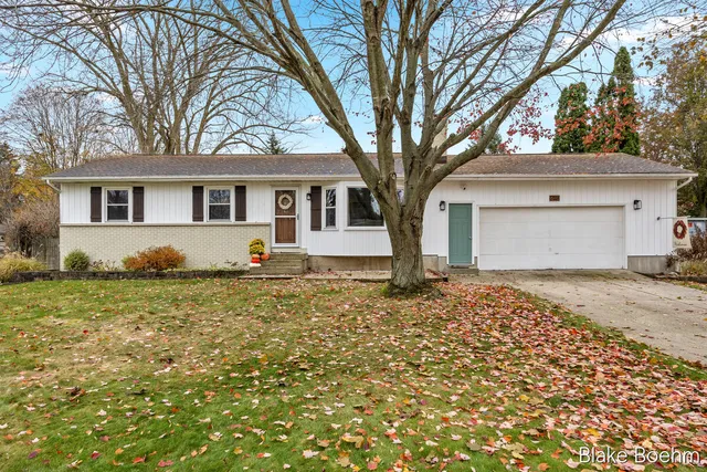 $375,000 | 640 Summerset Drive, Jenison, MI 49428