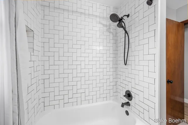 $375,000 | 640 Summerset Drive, Jenison, MI 49428