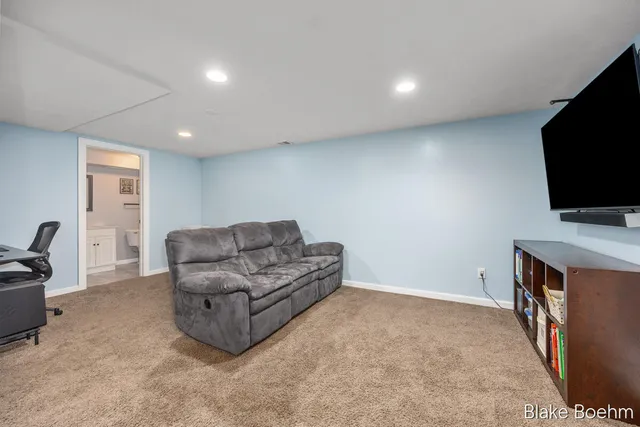 $375,000 | 640 Summerset Drive, Jenison, MI 49428