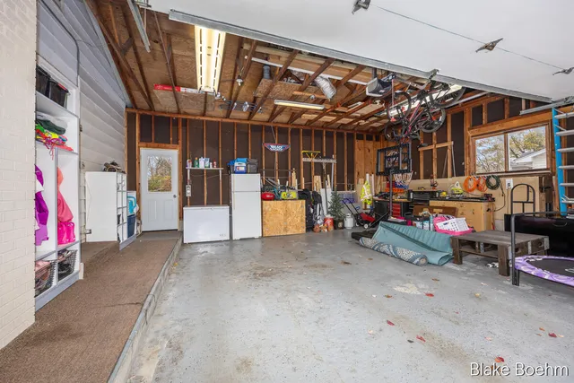 $375,000 | 640 Summerset Drive, Jenison, MI 49428