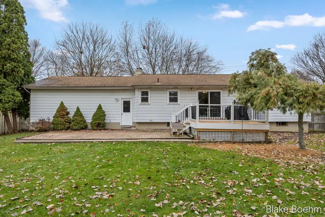 $375,000 | 640 Summerset Drive, Jenison, MI 49428