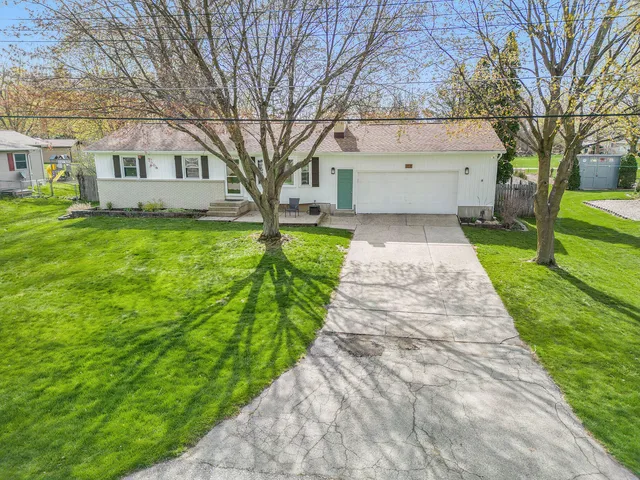 $375,000 | 640 Summerset Drive, Jenison, MI 49428