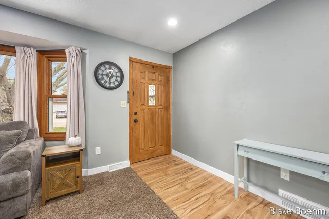 $375,000 | 640 Summerset Drive, Jenison, MI 49428