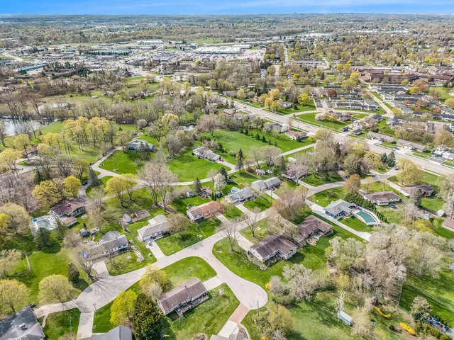 $375,000 | 640 Summerset Drive, Jenison, MI 49428