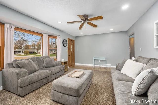 $375,000 | 640 Summerset Drive, Jenison, MI 49428