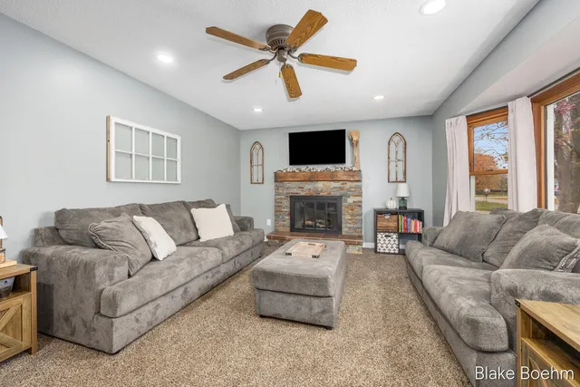 $375,000 | 640 Summerset Drive, Jenison, MI 49428