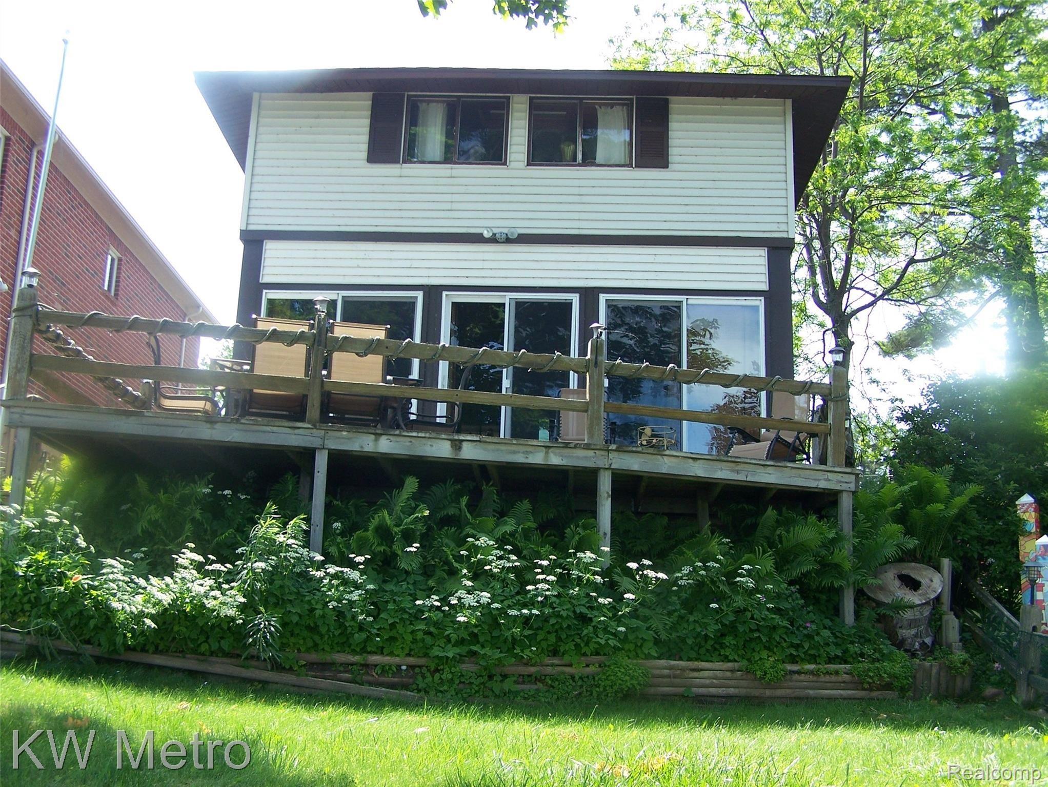 2842 North Lakeshore Road Carsonville, MI 48419 - Photo 1 of 22 2006-10-29 17.20