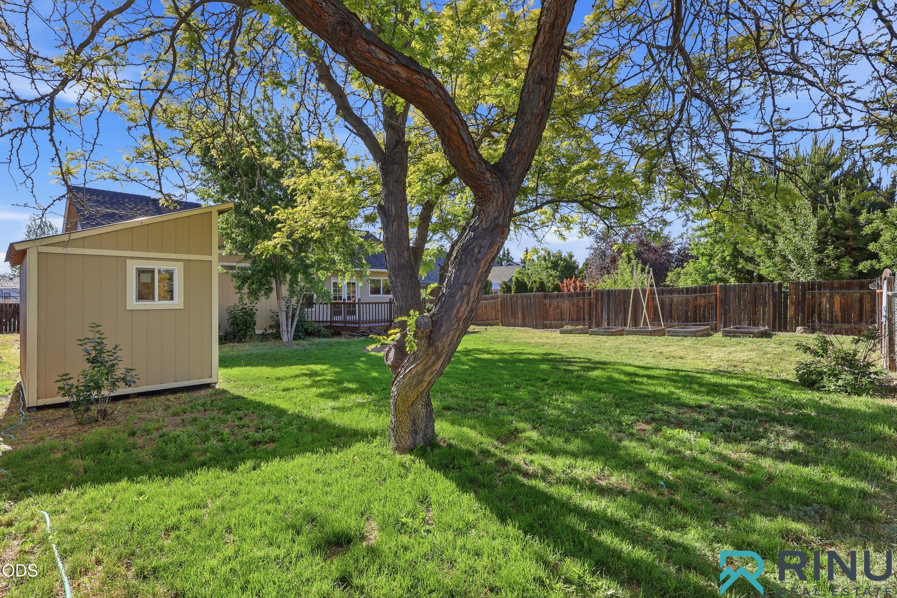 1810 Southwest 27th Street Redmond, OR 97756 - Photo 39 of 53