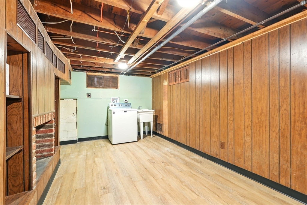 132 Nelson Street West Springfield, MA 01089 - Photo 31 of 36