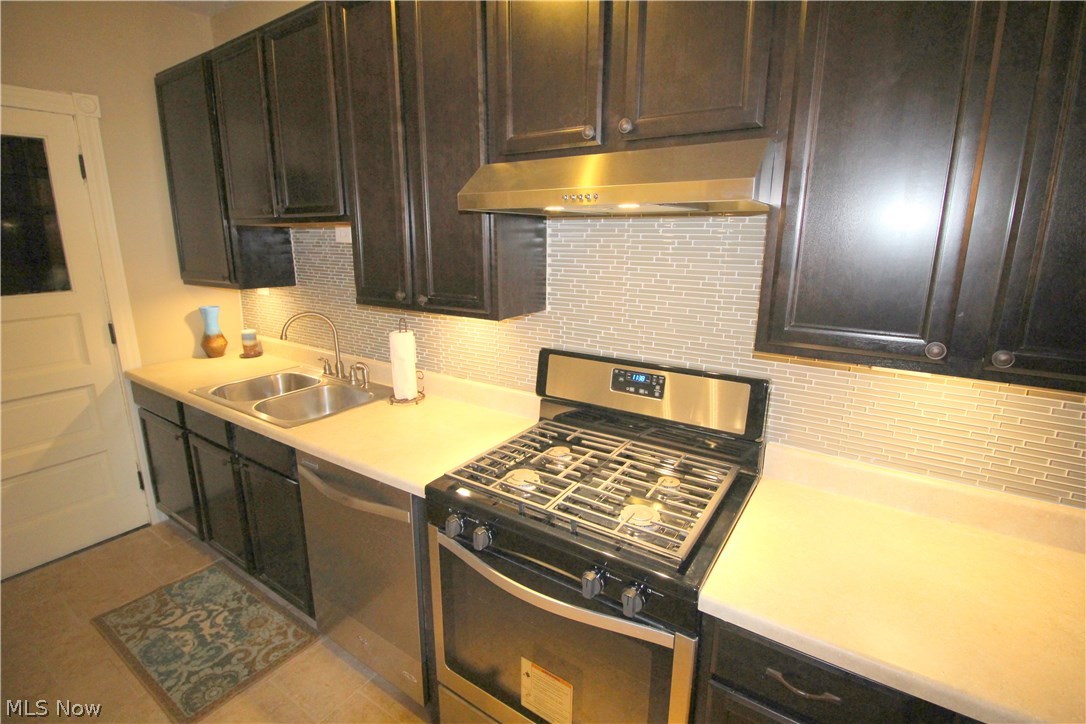 2116 Surrey Road, Unit 1 Cleveland, OH 44106 - Photo 3 of 22 Gallery Image 3