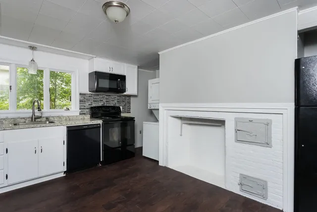 $2,950 | 137 Locust Street, Unit A, Dover, NH 03820