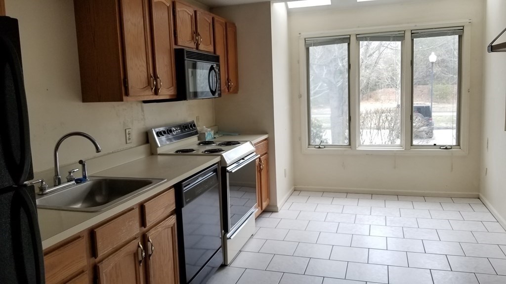 638 Maple Brook Road, Unit 638 Bellingham, MA 02019 - Photo 3 of 16 Gallery Image 3