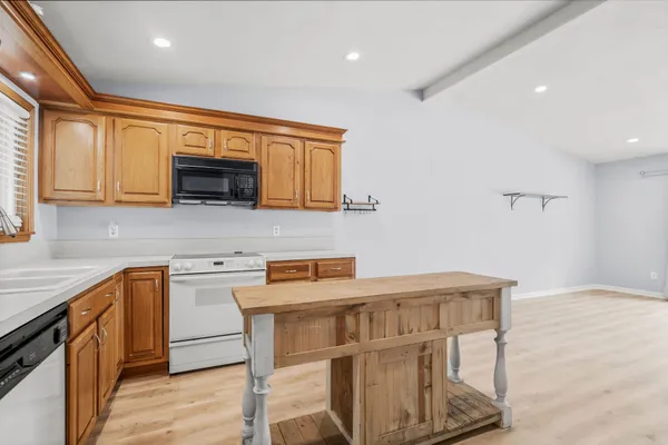 $1,850 | 3 Gambrel Oak Place, The Woodlands, TX 77380