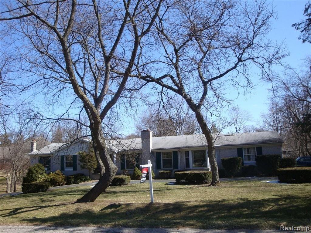 932 Southdown Road Bloomfield Hills, MI 48304 - Photo 2 of 17 DSC01840.JPG