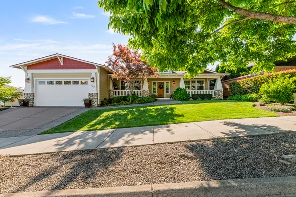 $569,000 | 128 Oak Point Drive, Eagle Point, OR 97524