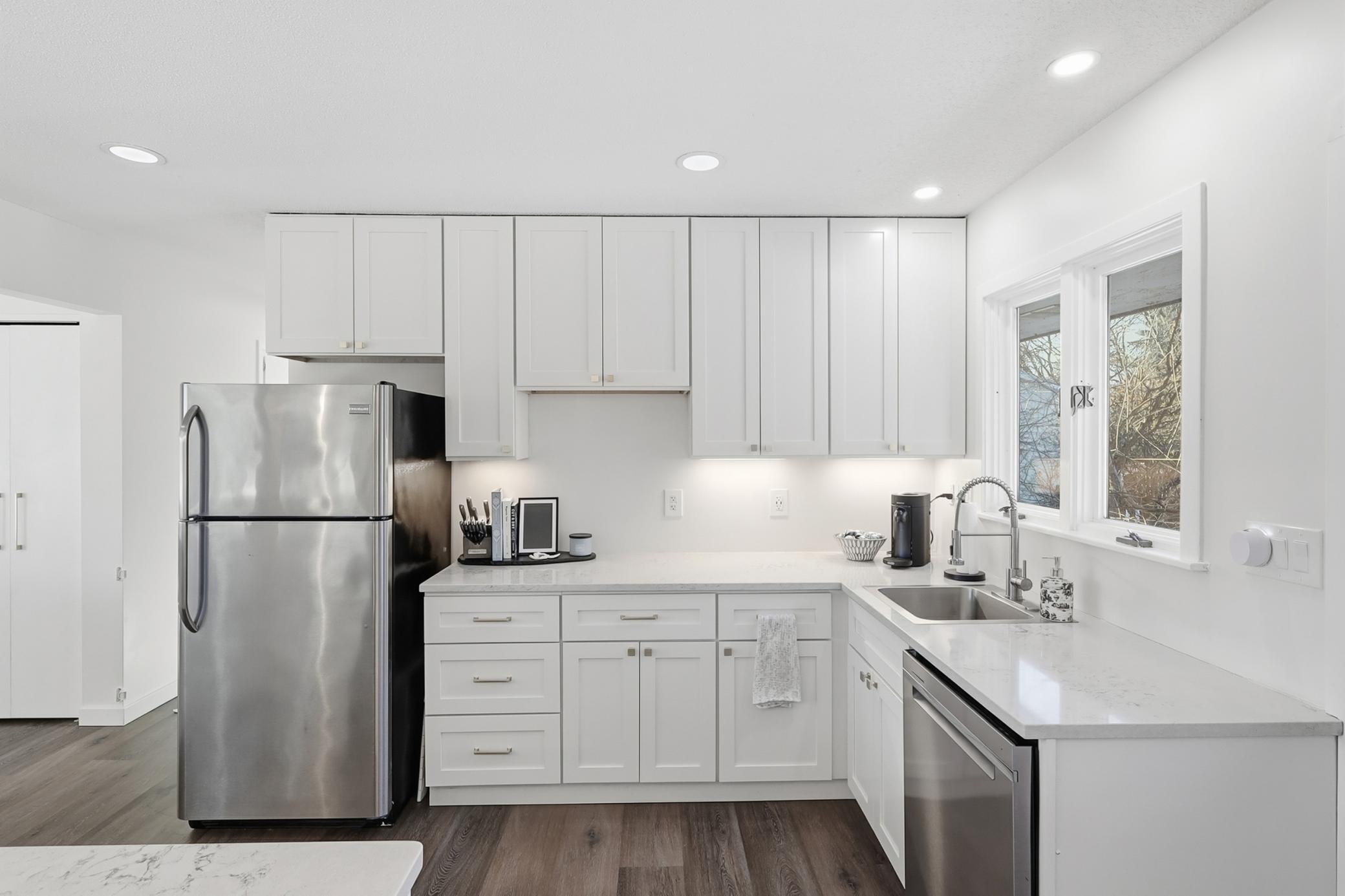 4222 Fairview Avenue Hopkins, MN 55343 - Photo 7 of 35