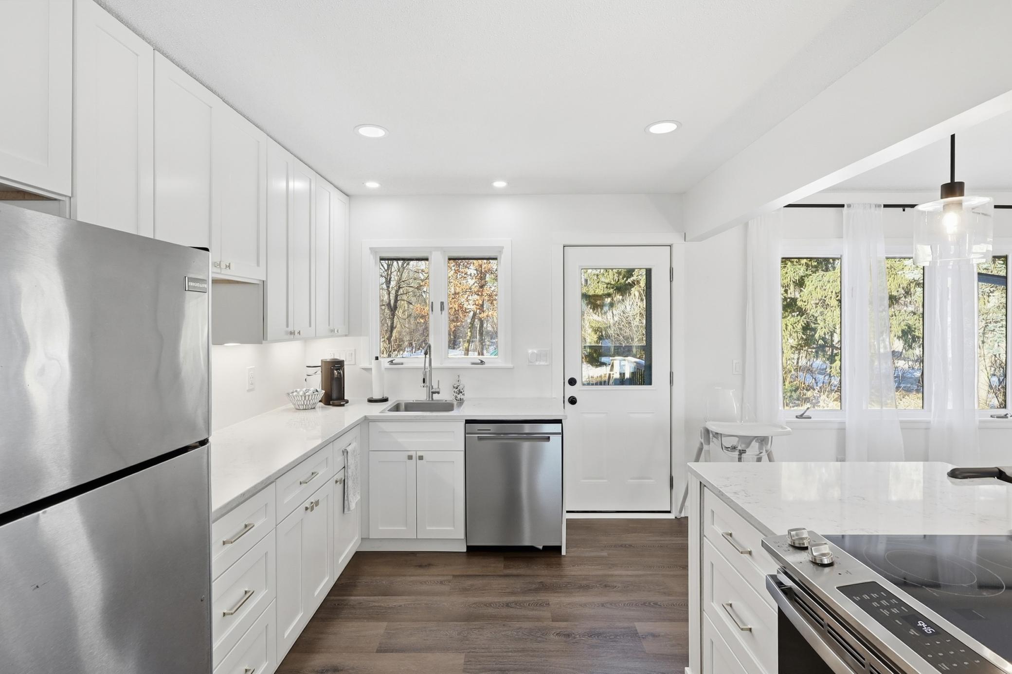 4222 Fairview Avenue Hopkins, MN 55343 - Photo 9 of 35