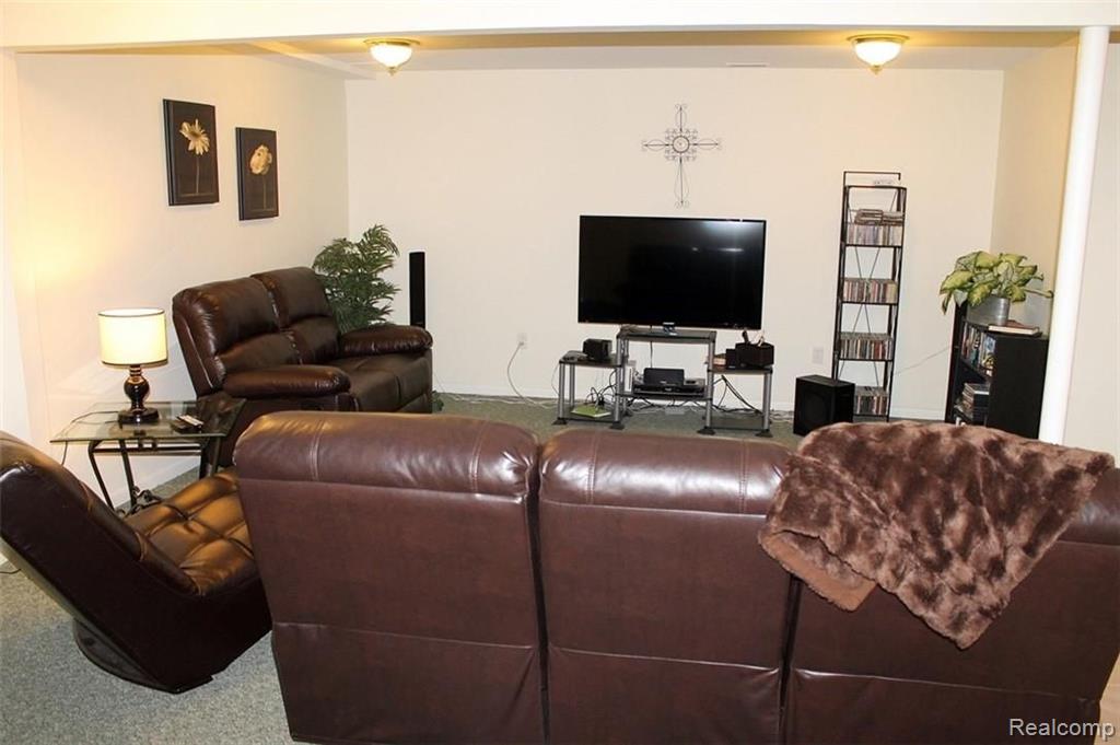 30740 Ridgeway Drive Farmington Hills, MI 48334 - Photo 48 of 58