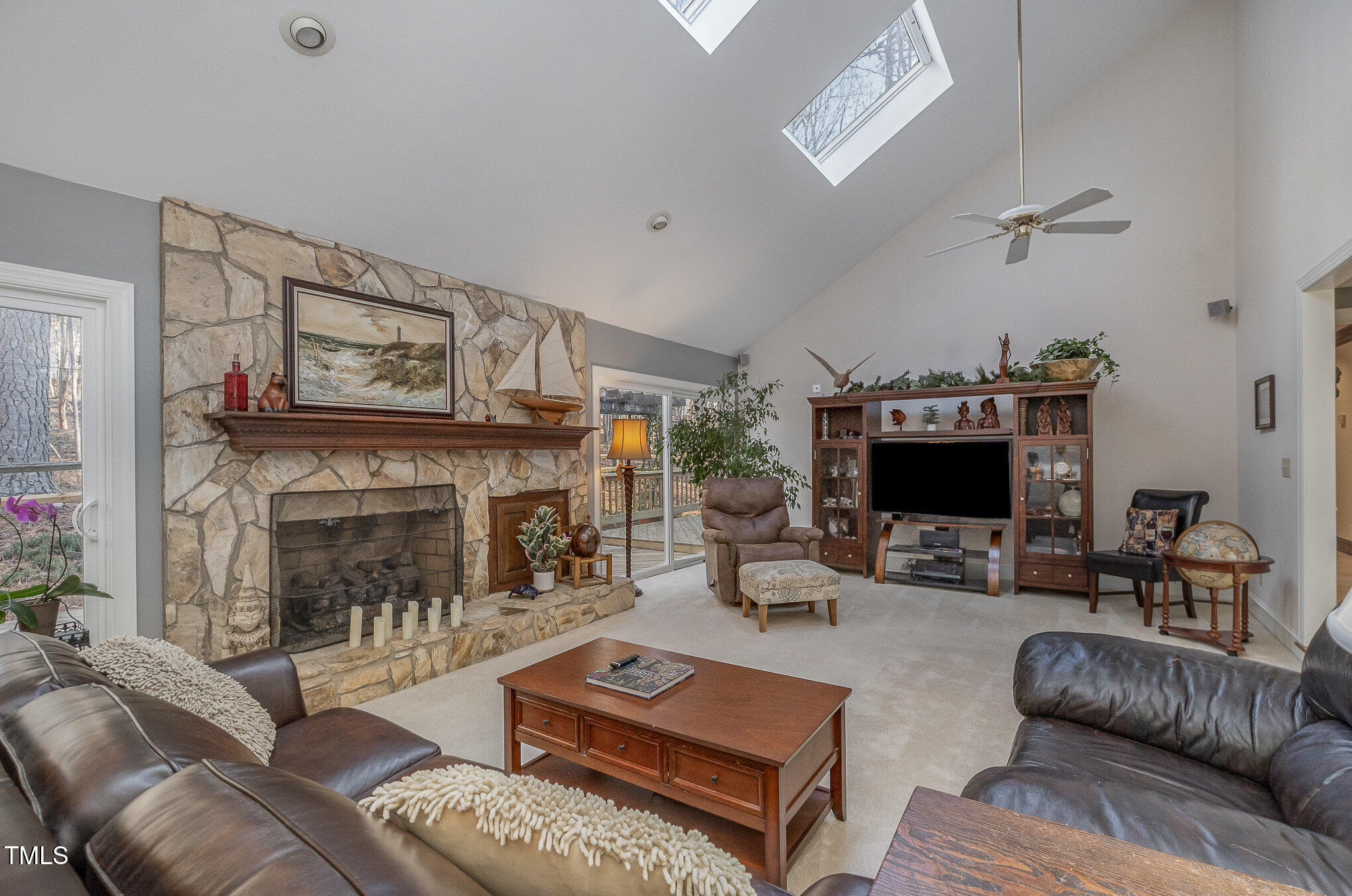 816 Oxgate Circle Raleigh, NC 27615 - Photo 9 of 40 Living Room