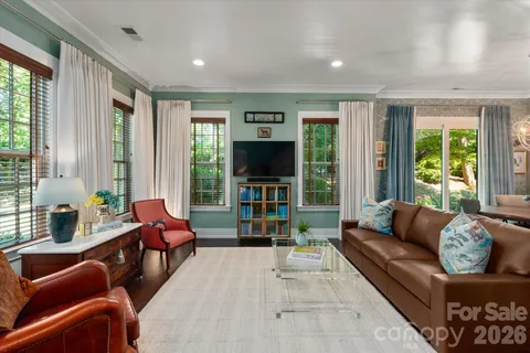 $1,075,000 | 3702 Selwyn Avenue, Charlotte, NC 28209