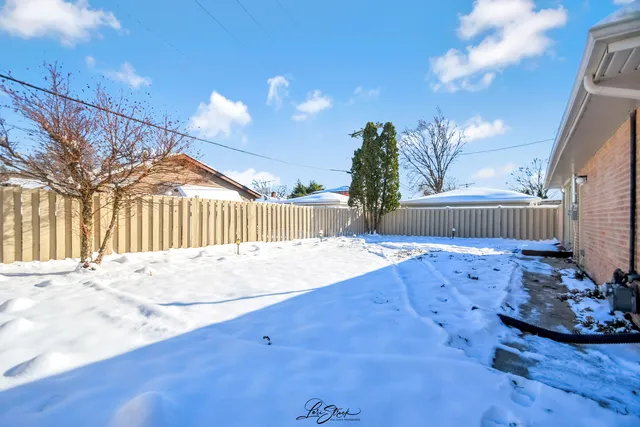 $359,900 | 8101 South Oketo Avenue, Bridgeview, IL 60455