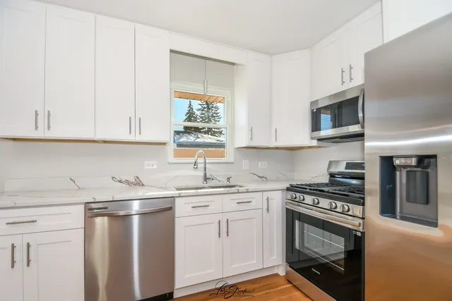 $359,900 | 8101 South Oketo Avenue, Bridgeview, IL 60455