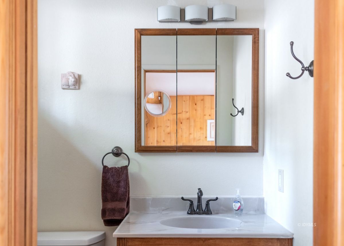 27140 Saunders Meadow Road Idyllwild, CA 92549 - Photo 15 of 25 a bathroom with a sink and a mirror