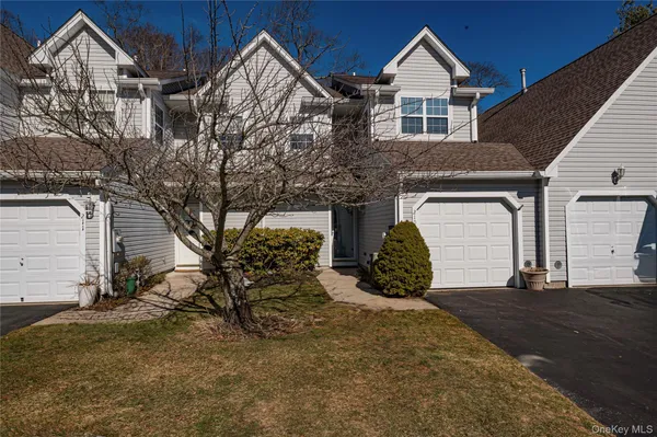 $635,000 | 210 Erik Drive, East Setauket, NY 11733