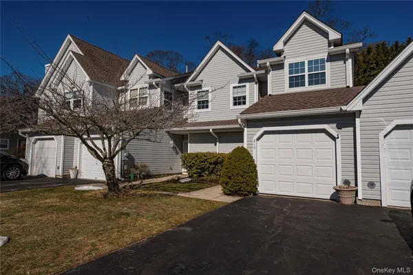 $635,000 | 210 Erik Drive, East Setauket, NY 11733
