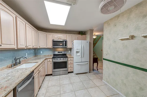 $635,000 | 210 Erik Drive, East Setauket, NY 11733