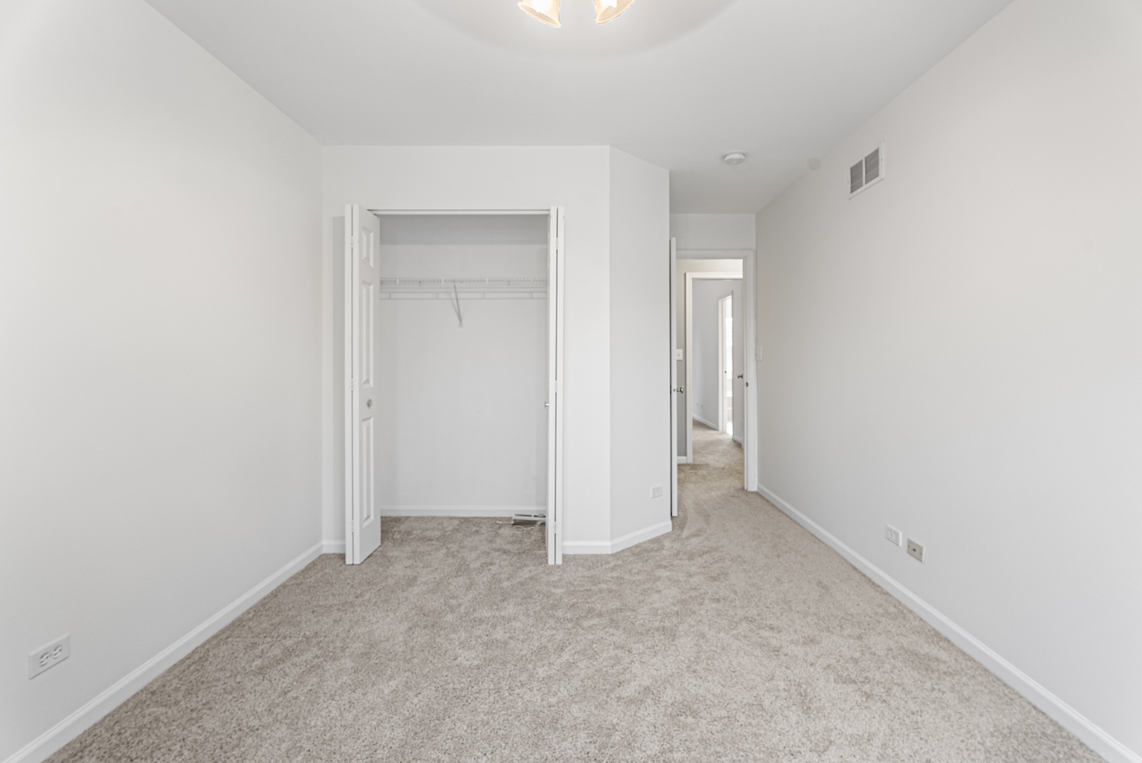 2136 Colonial Street Aurora, IL 60503 - Photo 29 of 69 Gallery Image 29