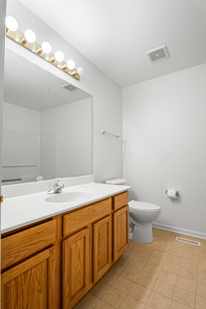 2136 Colonial Street Aurora, IL 60503 - Photo 32 of 69 Gallery Image 32
