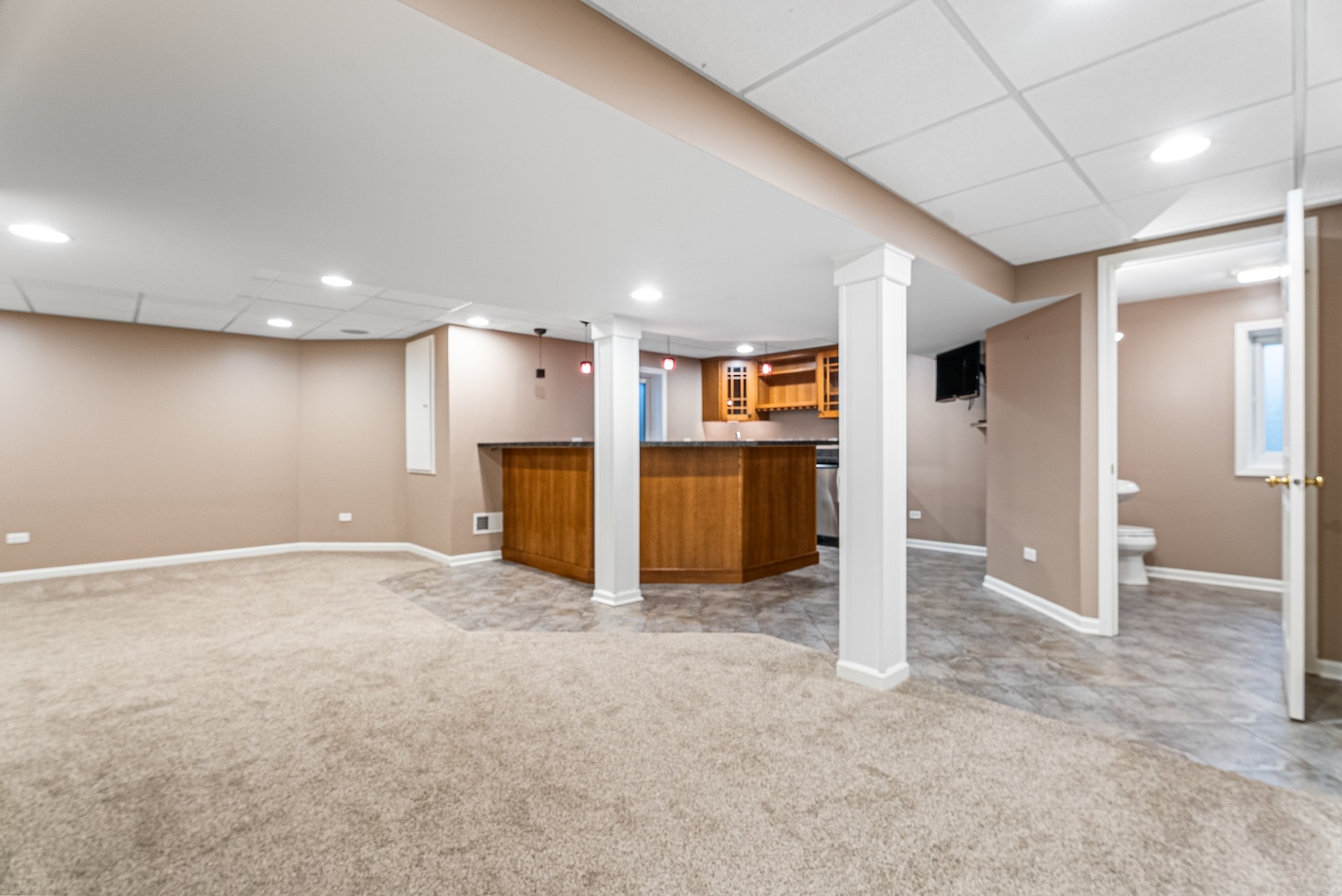 2136 Colonial Street Aurora, IL 60503 - Photo 44 of 69 Gallery Image 44