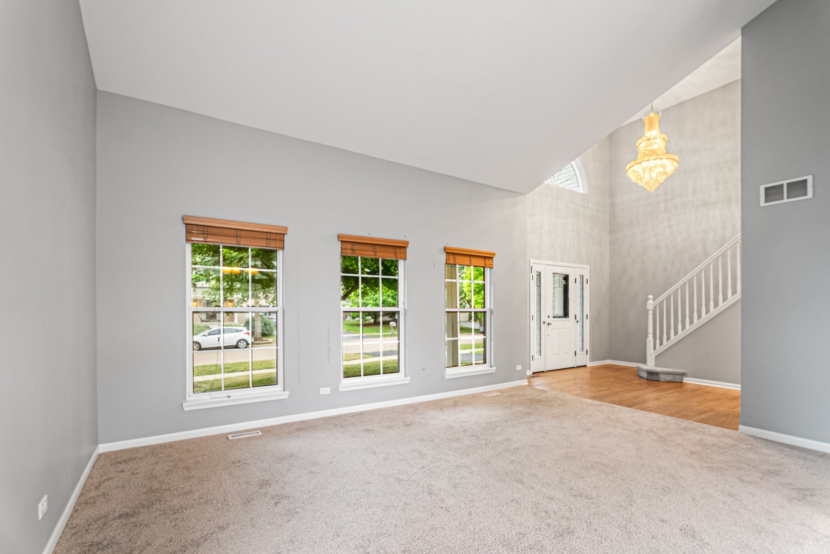 2136 Colonial Street Aurora, IL 60503 - Photo 5 of 69 Gallery Image 5