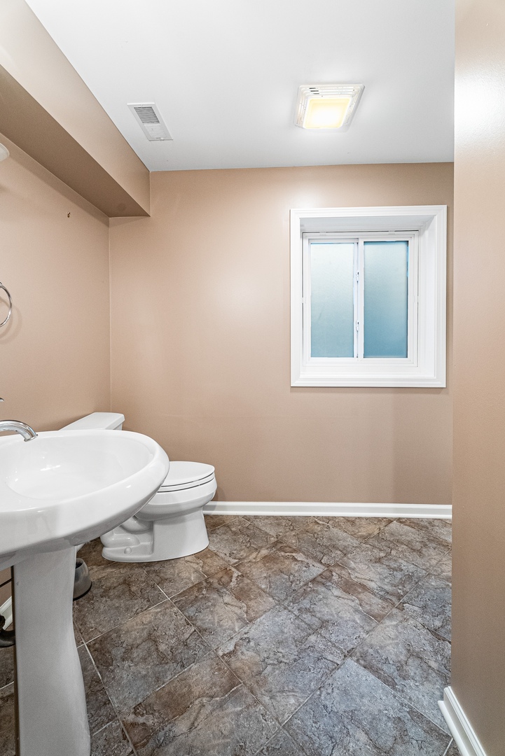 2136 Colonial Street Aurora, IL 60503 - Photo 51 of 69 Gallery Image 51