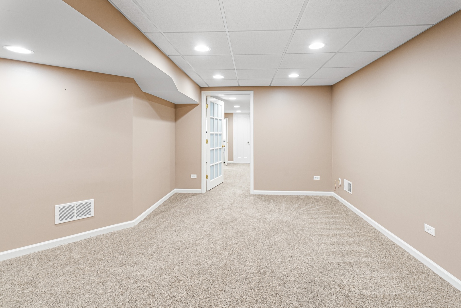 2136 Colonial Street Aurora, IL 60503 - Photo 54 of 69 Gallery Image 54