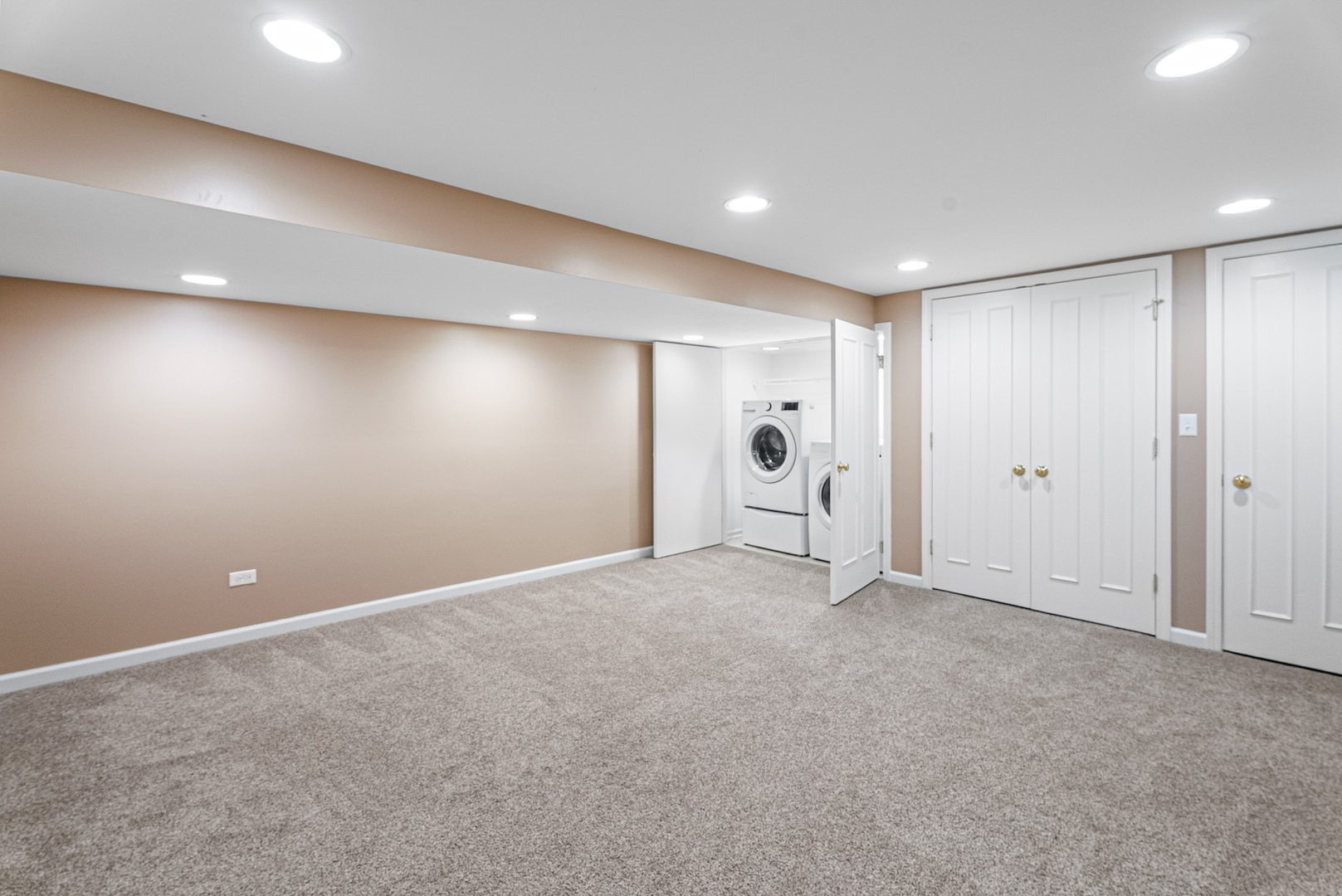 2136 Colonial Street Aurora, IL 60503 - Photo 55 of 69 Gallery Image 55