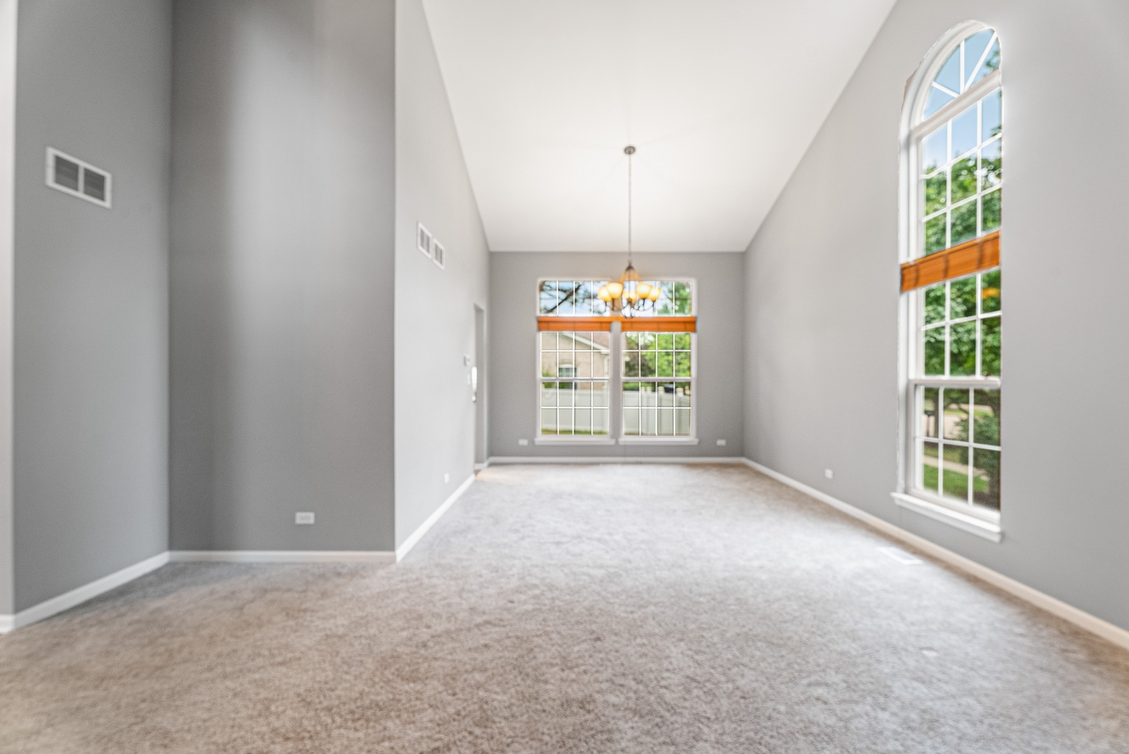 2136 Colonial Street Aurora, IL 60503 - Photo 7 of 69 Gallery Image 7